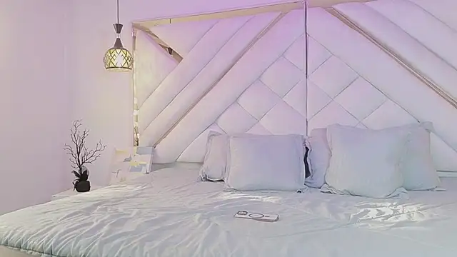 zoevg online show from February 9, 2026, 12:09 pm