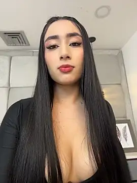 Snapshot of IvonneOwen chatting on June 18, 2026, 2:45 am IvonneOwen online show from June 18, 2026, 2:45 am