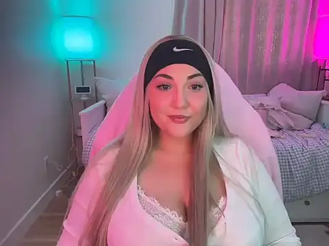 BellaMarieXO online show from February 3, 2026, 9:53 pm