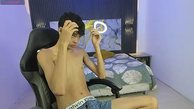 Dark Desiree18 online show from February 18, 2026, 12:23 pm