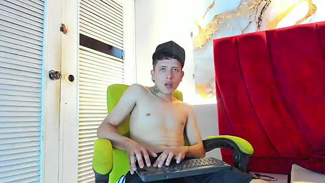 Snapshot of ESTEBAN_2102 chatting on January 10, 2026, 7:48 pm ESTEBAN 2102 online show from January 10, 2026, 7:48 pm