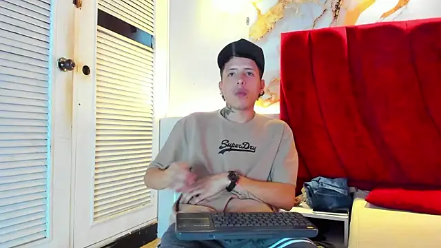 Snapshot of ESTEBAN_2102 chatting on January 13, 2026, 7:41 pm ESTEBAN 2102 online show from January 13, 2026, 7:41 pm