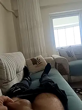 berk denizz 32 online show from April 19, 2026, 11:31 am