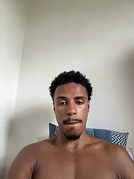 Snapshot of LorenzoBlack27 chatting on March 14, 2026, 7:30 pm LorenzoBlack27 online show from March 14, 2026, 7:30 pm