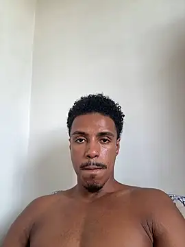 Snapshot of LorenzoBlack27 chatting on March 20, 2026, 6:57 pm LorenzoBlack27 online show from March 20, 2026, 6:57 pm