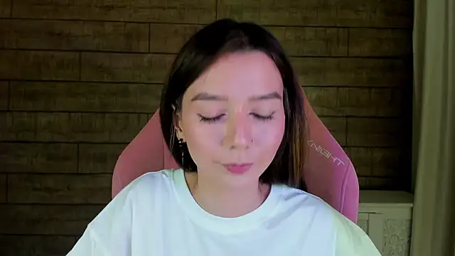 VanessaVienne online show from April 11, 2026, 4:22 pm