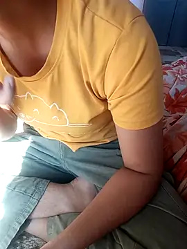 Snapshot of eddy_girl chatting on February 6, 2026, 8:18 am eddy girl online show from February 6, 2026, 8:18 am