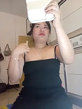 Minaa2x online show from April 14, 2026, 5:24 am