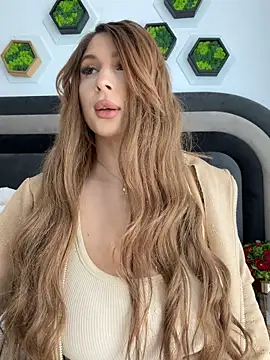 Snapshot of LucyBridgette chatting on May 6, 2026, 11:15 am LucyBridgette online show from May 6, 2026, 11:15 am