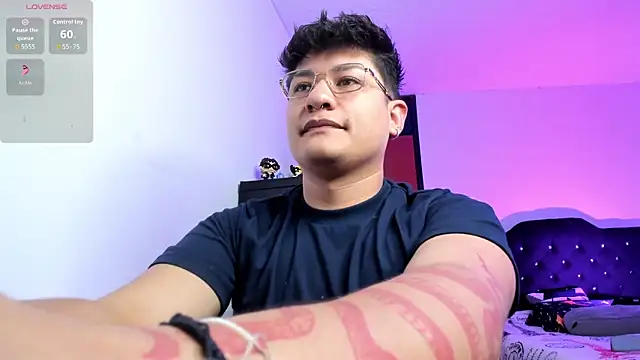 Snapshot of Theo_Rowan chatting on January 10, 2026, 11:12 am Theo Rowan online show from January 10, 2026, 11:12 am