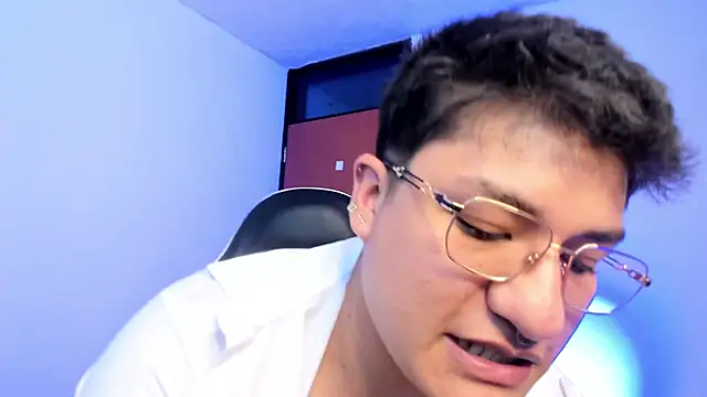 Snapshot of Theo_Rowan chatting on February 5, 2026, 6:45 pm Theo Rowan online show from February 5, 2026, 6:45 pm