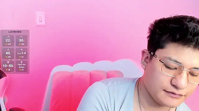 Snapshot of Theo_Rowan chatting on February 14, 2026, 6:15 pm Theo Rowan online show from February 14, 2026, 6:15 pm