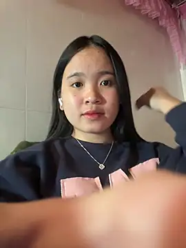 Snapshot of Gwen879 chatting on January 14, 2026, 2:44 pm Gwen879 online show from January 14, 2026, 2:44 pm