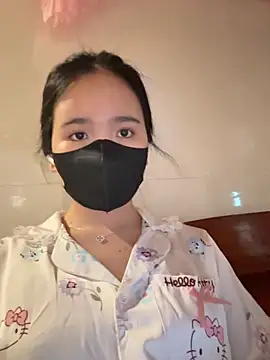 Gwen879 online show from April 2, 2026, 9:07 am