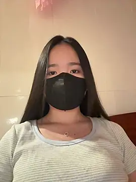 Gwen879 online show from April 8, 2026, 1:22 pm