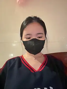 Gwen879 online show from April 16, 2026, 12:33 am