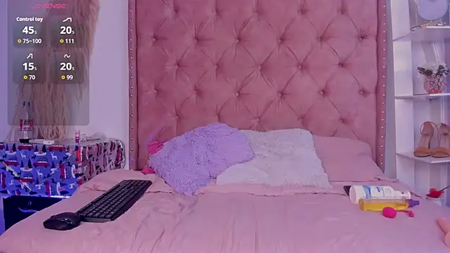 xNahomi 21 online show from January 14, 2026, 1:39 pm