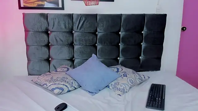 Snapshot of Scarlett_3X chatting on January 10, 2026, 7:37 pm Scarlett 3X online show from January 10, 2026, 7:37 pm