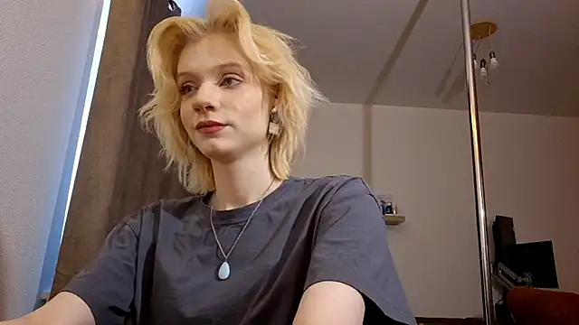 Snapshot of AuraNevera chatting on January 15, 2026, 5:23 am AuraNevera online show from January 15, 2026, 5:23 am