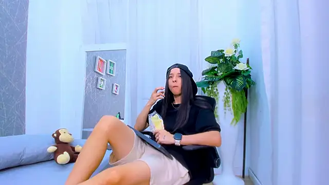 Snapshot of ViictoriiaSaenz chatting on February 4, 2026, 4:40 am ViictoriiaSaenz online show from February 4, 2026, 4:40 am