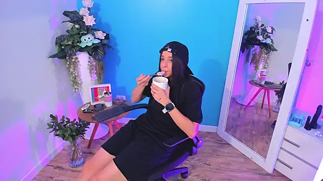 Snapshot of ViictoriiaSaenz chatting on February 24, 2026, 4:43 am ViictoriiaSaenz online show from February 24, 2026, 4:43 am