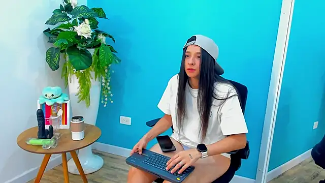 Snapshot of ViictoriiaSaenz chatting on March 2, 2026, 4:47 am ViictoriiaSaenz online show from March 2, 2026, 4:47 am