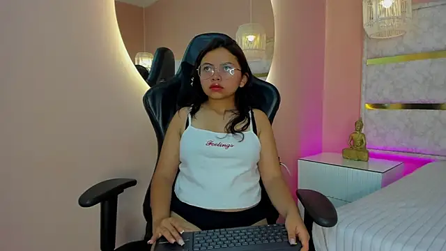 Snapshot of riley_flirt chatting on January 14, 2026, 10:43 am riley flirt online show from January 14, 2026, 10:43 am