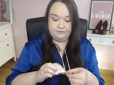 HollyDanceSoul online show from February 18, 2026, 5:25 am