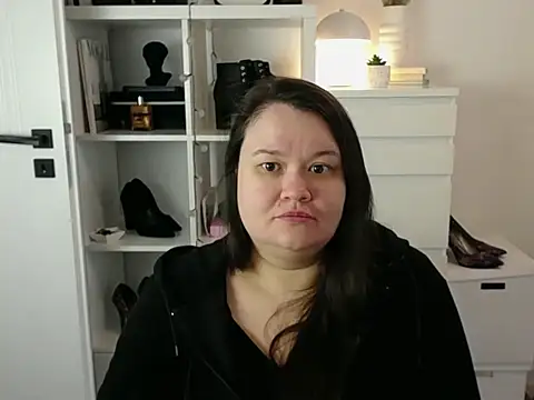 HollyDanceSoul online show from April 9, 2026, 6:30 am