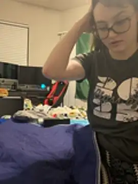 julia4thewin online show from April 24, 2026, 2:36 am