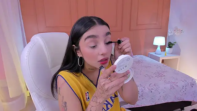 Snapshot of Abriil_cutee chatting on May 6, 2026, 2:00 pm Abriil cutee online show from May 6, 2026, 2:00 pm