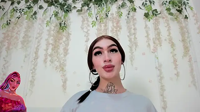 Snapshot of lizz_lunna chatting on May 23, 2026, 9:19 pm lizz lunna online show from May 23, 2026, 9:19 pm