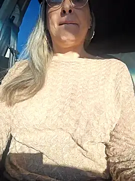 Snapshot of bellafortune69 chatting on April 19, 2026, 11:42 am bellafortune69 online show from April 19, 2026, 11:42 am