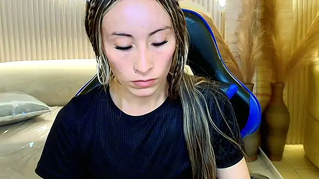 katalina r  online show from February 8, 2026, 3:15 pm