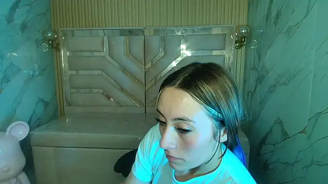 katalina r  online show from March 6, 2026, 8:22 am