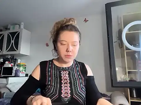 Snapshot of Luxerin chatting on February 28, 2026, 3:46 pm Luxerin online show from February 28, 2026, 3:46 pm