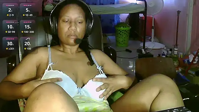 Snapshot of Eirondra_valeen chatting on May 20, 2026, 10:38 pm Eirondra valeen online show from May 20, 2026, 10:38 pm