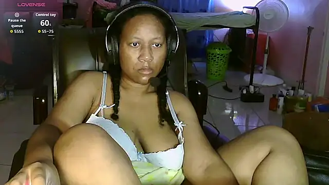 Snapshot of Eirondra_valeen chatting on May 22, 2026, 7:26 am Eirondra valeen online show from May 22, 2026, 7:26 am
