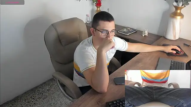 Snapshot of Jay_Grip chatting on February 13, 2026, 7:54 pm Jay Grip online show from February 13, 2026, 7:54 pm