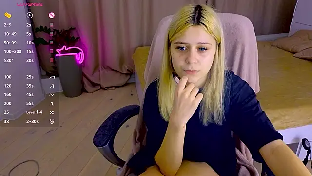 Snapshot of ApheliaStar chatting on February 3, 2026, 4:56 pm ApheliaStar online show from February 3, 2026, 4:56 pm