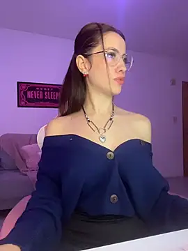 Snapshot of LolaSB chatting on May 5, 2026, 2:52 am LolaSB online show from May 5, 2026, 2:52 am