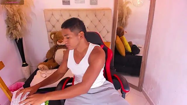 Snapshot of noah_sthone chatting on January 19, 2026, 3:21 am noah sthone online show from January 19, 2026, 3:21 am