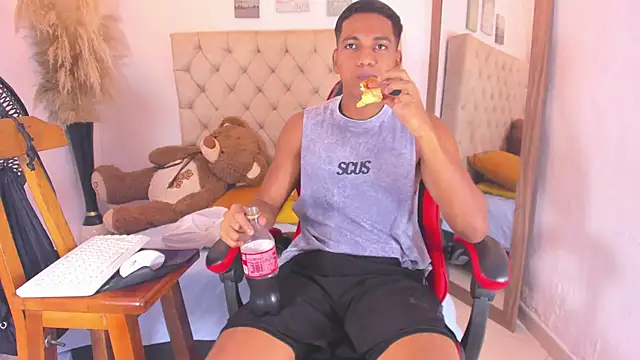 Snapshot of noah_sthone chatting on February 21, 2026, 10:38 am noah sthone online show from February 21, 2026, 10:38 am