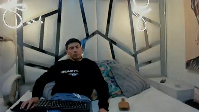 ScarlettAndLucas online show from February 13, 2026, 10:00 am