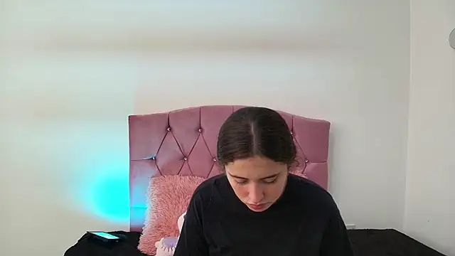 Snapshot of Cherry_Boomxx chatting on February 24, 2026, 5:55 pm Cherry Boomxx online show from February 24, 2026, 5:55 pm