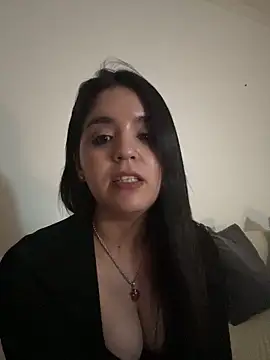 bebitas2  online show from May 6, 2026, 9:53 pm