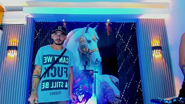 Snapshot of The_Gods_In_Diamonds chatting on January 17, 2026, 5:23 am The Gods In Diamonds online show from January 17, 2026, 5:23 am