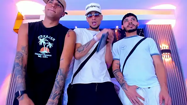 Snapshot of The_Gods_In_Diamonds chatting on February 11, 2026, 8:14 pm The Gods In Diamonds online show from February 11, 2026, 8:14 pm