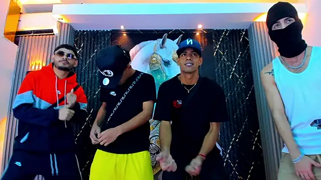 Snapshot of The_Gods_In_Diamonds chatting on February 26, 2026, 4:33 am The Gods In Diamonds online show from February 26, 2026, 4:33 am