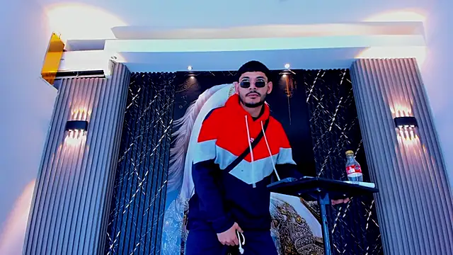 Snapshot of The_Gods_In_Diamonds chatting on March 3, 2026, 3:45 am The Gods In Diamonds online show from March 3, 2026, 3:45 am